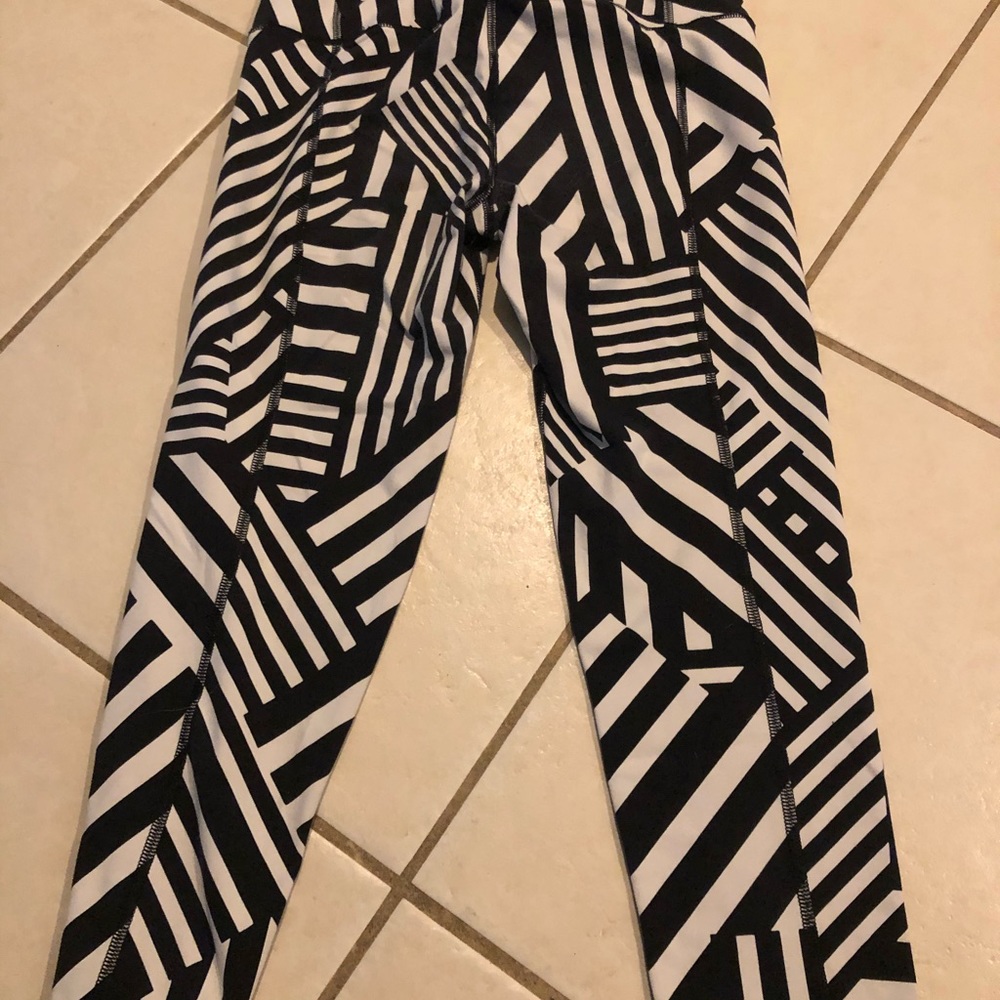 Victoria’s Secret Sport Knockout Capri Legging S